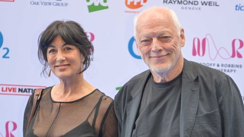 David Gilmour mit seiner Frau Polly Samson bei den O2 Silver Clef Awards im Jahr 2025. 