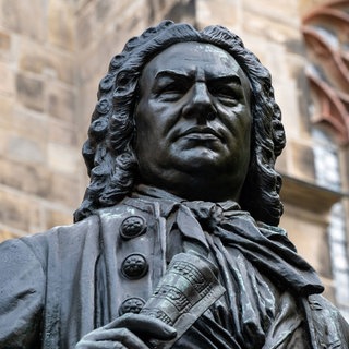 Johann Sebastian Bach Büste vor der Thomaskirche in Leipzig 