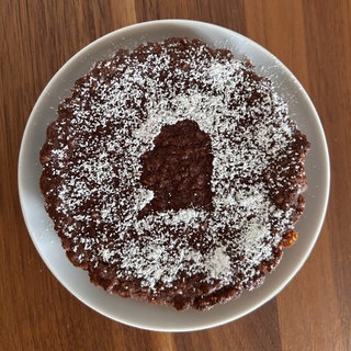 Torte mit Bachs Profil in Puderzucker