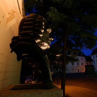 Büste des Johann Sebastian Bach in Weimar bei Nacht
