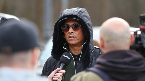 Xavier Naidoo bei einer Demo in Berlin