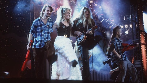 Die schwedische Band Rednex war in den 90ern eine der verrücktesten Bands im Musikgeschäft. Sängerin Annika Ljungberg hat mit uns über ihre Zeit bei den Rednex gesprochen.