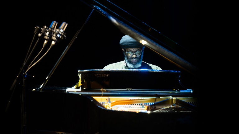 Pat Thomas 