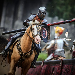 Kaltenberger Ritterturnier: Reiter-Ritter beim Turnierkampf (München, 13.07.2025)