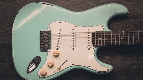 Der Korpus einer Fender Stratocaster