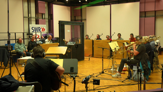 Zwei Tage lang war die SWR Big Band in Stuttgart im Studio, um den Soundtrack für einen neuen Tatort von Dietrich Brüggemann aufzunehmen.