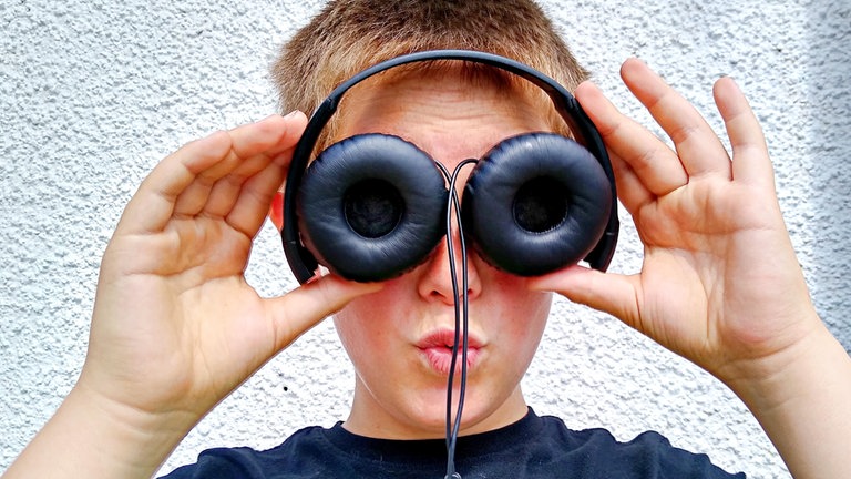 junge;augen;kopfhörer 