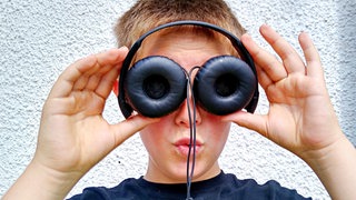 junge;augen;kopfhörer 