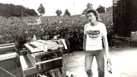 Als erste deutsche Band auf der Loreley tritt im August 1982 Wolfgang Niedecken mit seiner BAP auf.
