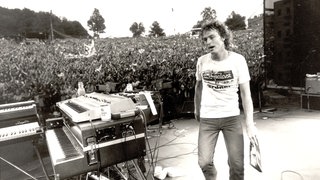Als erste deutsche Band auf der Loreley tritt im August 1982 Wolfgang Niedecken mit seiner BAP auf.
