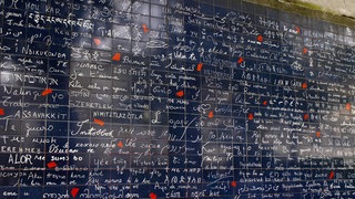 Le mur des je t’aime ist eine künstlerisch gestaltete Mauer am Montmartre in Paris. Der Ausdruck "Ich liebe Dich" ist hier in über 300 Varianten und 250 Sprachen der Welt zu finden. Doch welche ist eigentlich die schwierigste Sprache der Welt?