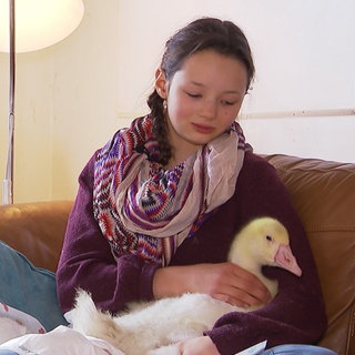 Linnea und Urmel sind unzertrennlich.