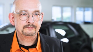 An Fastnacht wird viel und ausgelassen gefeiert – manchmal auch etwas zuviel. Im Blick behält das unter anderem die Detektei Lentz, die dann auch Personen beim Fremdgehen erwischt ober beim Lohnfortzahlungsbetrug.