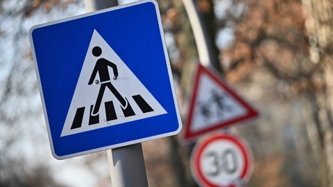 Viele Unfälle mit Fußgängern passieren an Zebrastreifen. Forderung ist ein generelles Tempo 30 innerorts