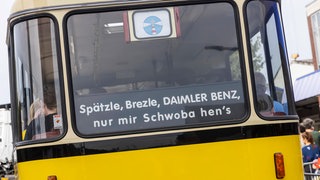 Ein Bus mit schwäbischer Aufschrift