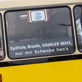 Ein Bus mit schwäbischer Aufschrift