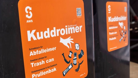 Ein Mülleimer mit schwäbische Aufschrift