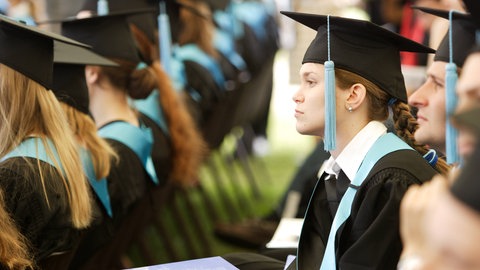 Auch in Deutschland feiern manche Universitäten die Promotion durch die Vergabe des Doktorhuts.