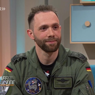 Eurofighter-Pilot Gerald Groß im Studio