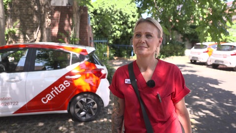 Auch bei Hitze: Angelika arbeitet gerne in der mobilen Pflege