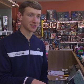 Abiturient führt Lego Geschäft