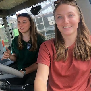 Mimi und Isi aus Lohn helfen bei der Getreideernte