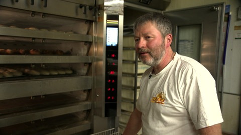 Bäcker Martin Mutz aus Herbolzheim steht in seiner Backstube
