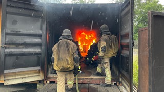 Bild einer Übung der Berufsfeuerwehr Karlsruhe.