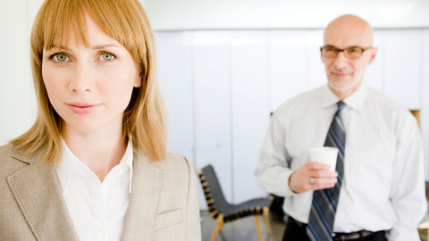 Wir erleben einen Wandel in der Arbeitswelt. Produktivität im Job ist nicht immer sichtbar. Und das ist ein Grund für vorgetäuschte Produktivität und das Entstehen der "Fake Work"-Kultur.