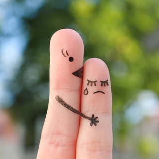 Finger mit Bindungsangst, tags: Bindungstypen, Beziehungen