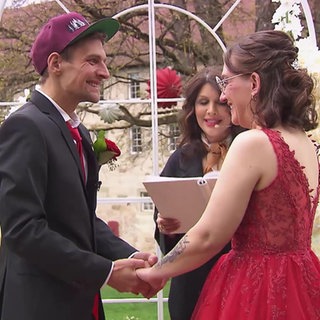 Ein glückliches Paar heiratet