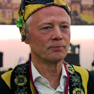 Herzog Tilmann ist Oberschlaraffe der Schlaraffia Stutgardia. Er ist als Ritter Duk-Tilos verkleidet.