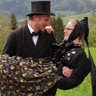 Natascha und Ulrich in Trachtenkleidung