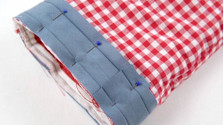 ... und das Ende 1 cm überlappen lassen.