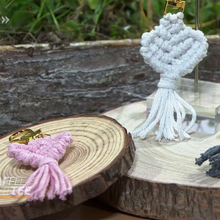 Makramee-Herzen als Schlüsselanhänger