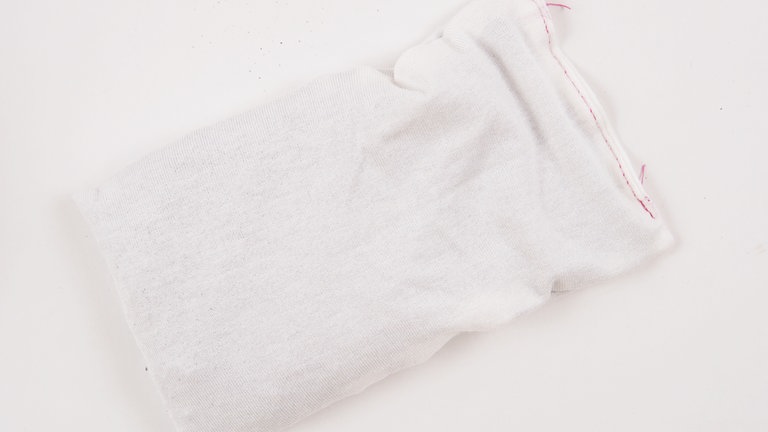 Die Wendeöffnung knappkantig schließen.