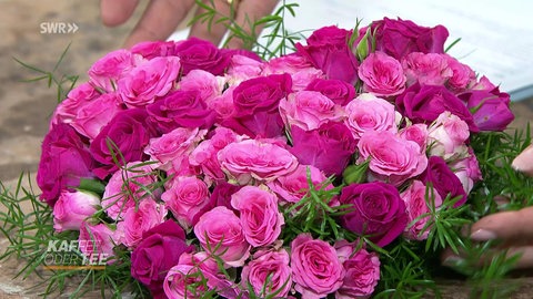 Gestecktes Herz zum Muttertag aus Rosen