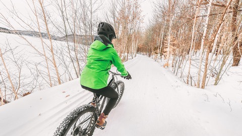 Fahrradfahren im Schnee