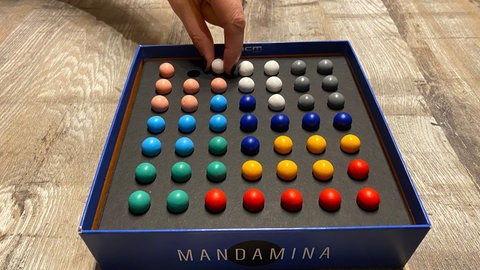 Das Brettspiel Mandamina ist eine Neuheit aus dem Jahr 2024.