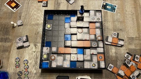 Das Brettspiel Underground ist eine Neuheit aus dem Jahr 2024.