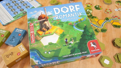 Bei diesem Brettspiel lassen wir kooperativ eine idyllische Landschaft entstehen mit immer neuen Herausforderungen: Vergangenes Jahr hat das Legespiel "Dorfromantik" den Titel "Spiel des Jahres 2023" gewonnen.