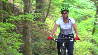 Radfahrerin im Schönbuch