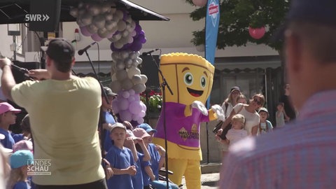 Maultaschen-Maskottchen auf dem Maultaschen-Festival