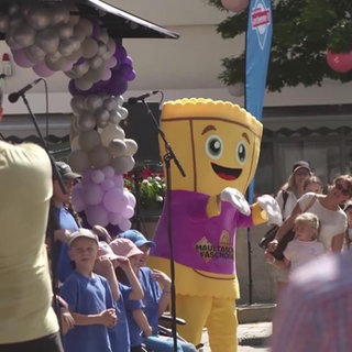 Maultaschen-Maskottchen auf dem Maultaschen-Festival