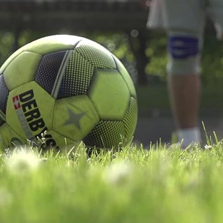 Fußball auf Rasen