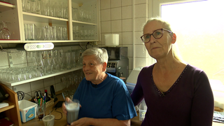Hüttenwirtin Silke und ihre Helferin beim Putztag auf der Wanderhütte Stockmatt