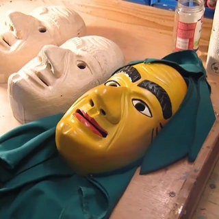 Rentner schnitzt Masken für die Fasnet