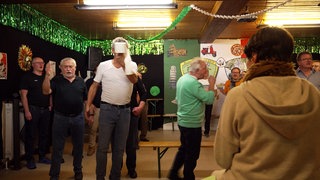 Sonja Faber-Schrecklein besucht die Narren in Gundelsheim.