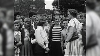 Schülerinnen und Schüler auf Klassenfahrt im Jahr 1959