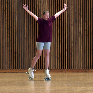 Wohnmobiltour Tag 2 - Tessa Weigand beim Rollschuhlaufen